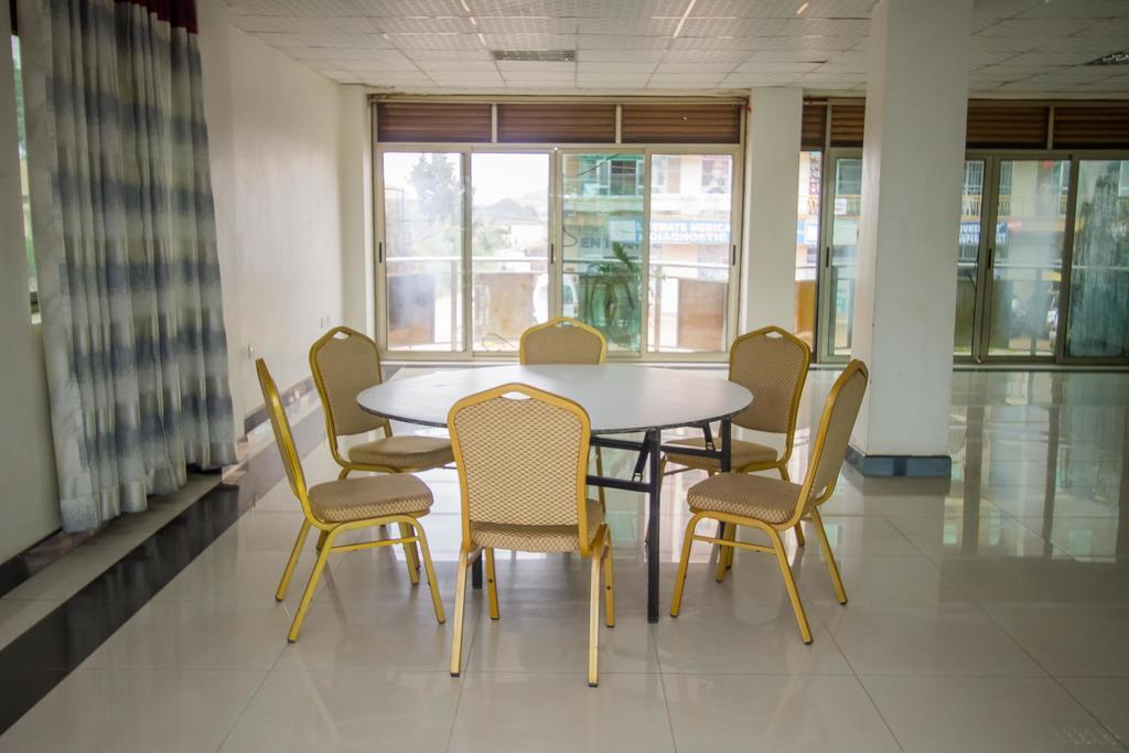 Sal'S Boutique Hotel Кампала Экстерьер фото