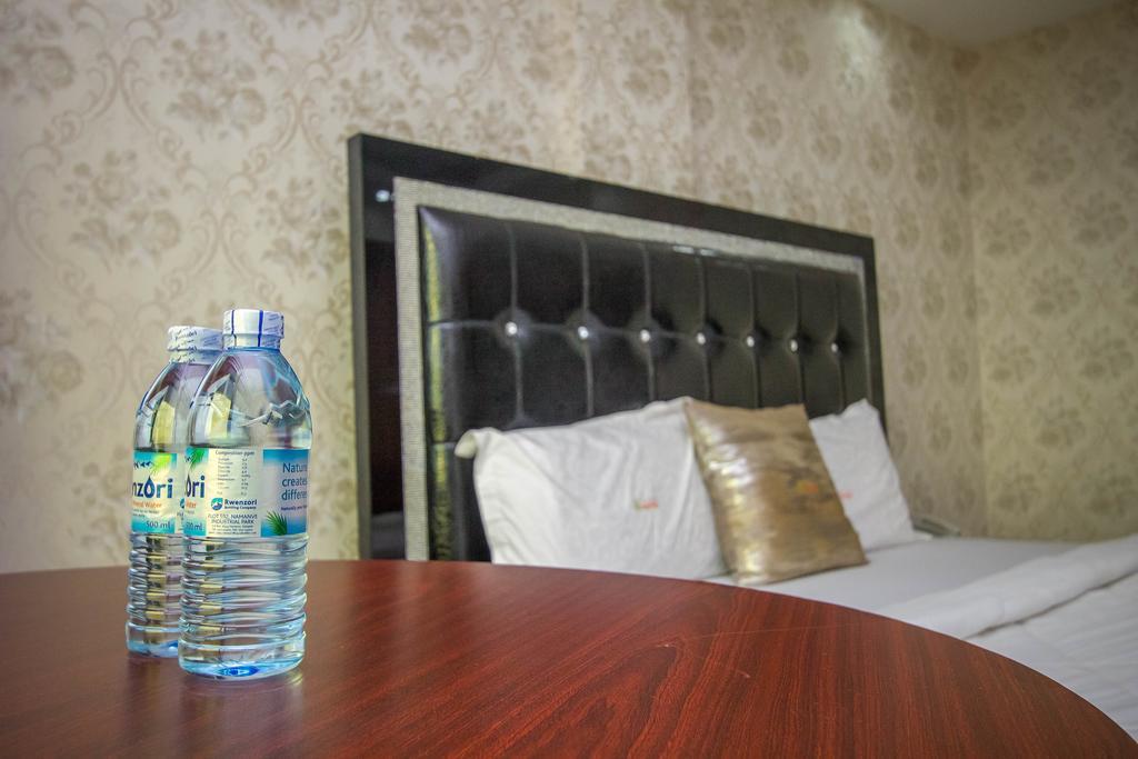 Sal'S Boutique Hotel Кампала Экстерьер фото